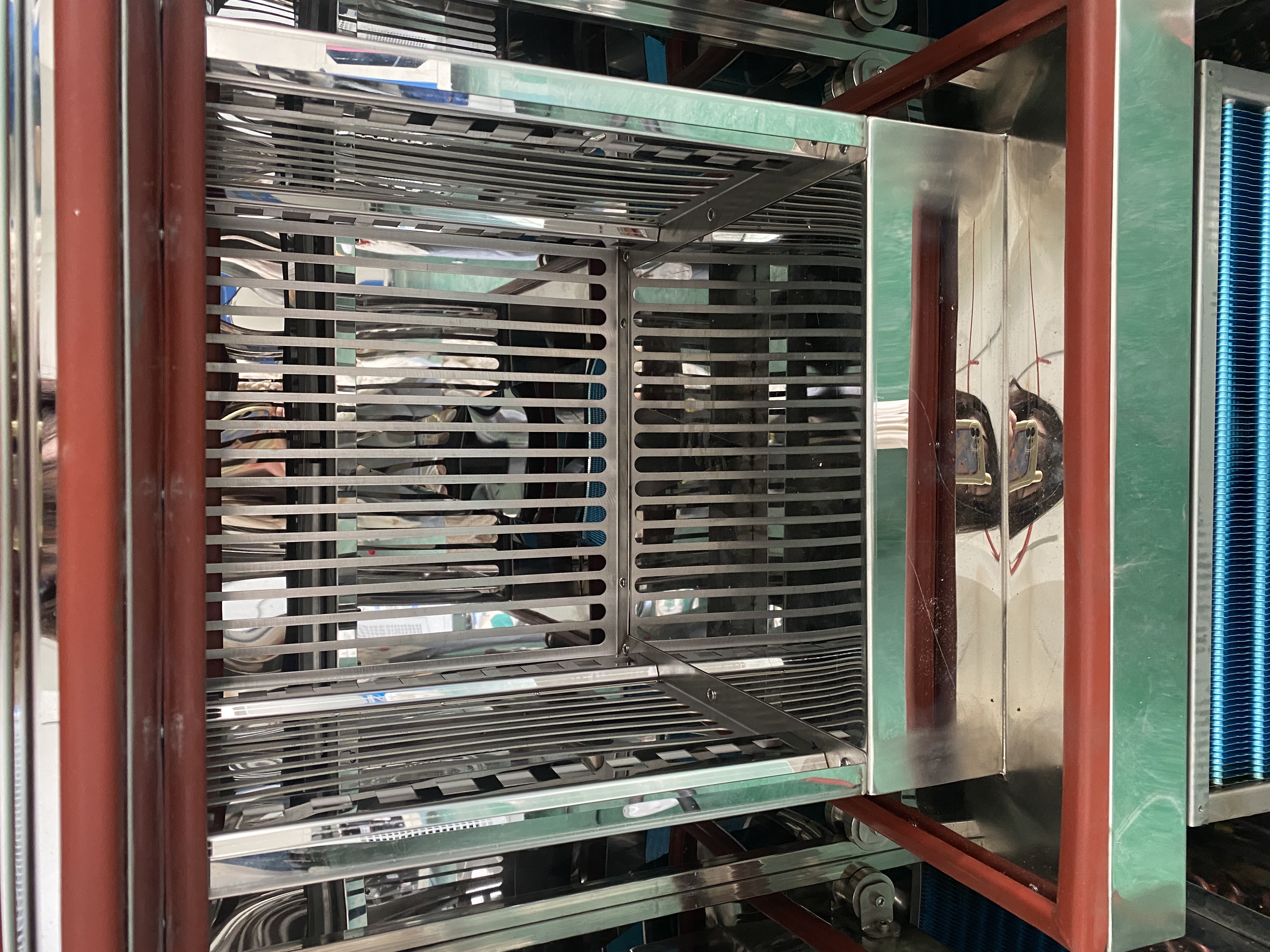 兩箱冷熱沖擊試驗箱提籃部分示意圖